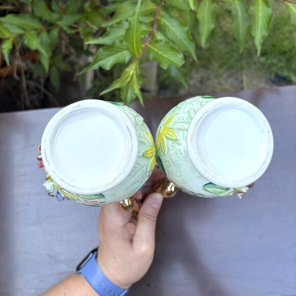 Vintage Ceramic Floral Rococo Vase Pair with Applied Flowers - Picture 8 of 13